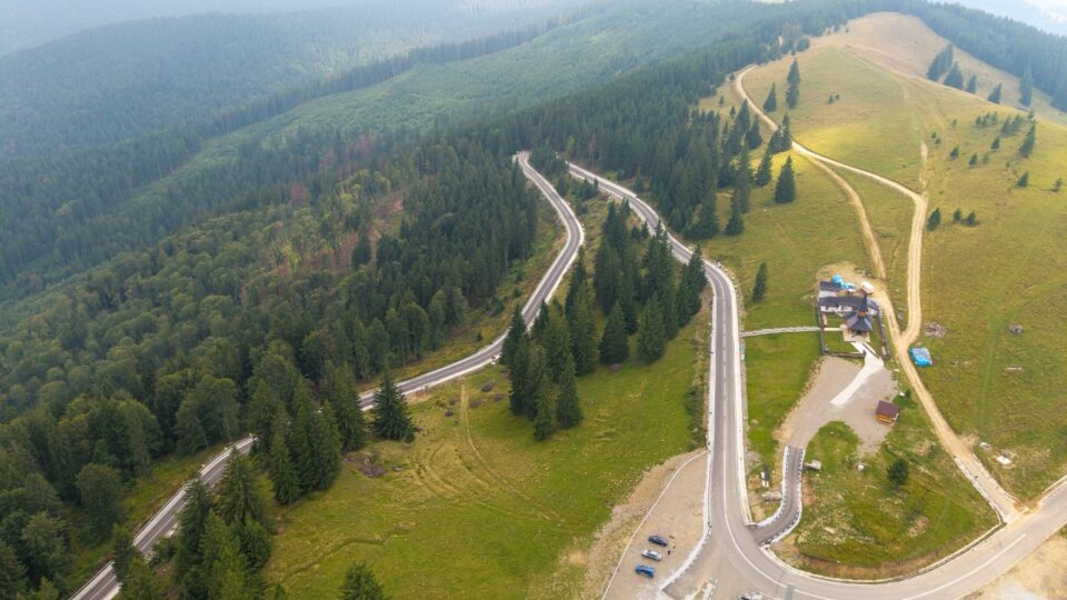 Modernizarea Drumului Talienilor din Mălini a fost finalizată. Șoldan: „Acest drum înseamnă turism, dezvoltare și o legătură rutieră sigură prin munți”