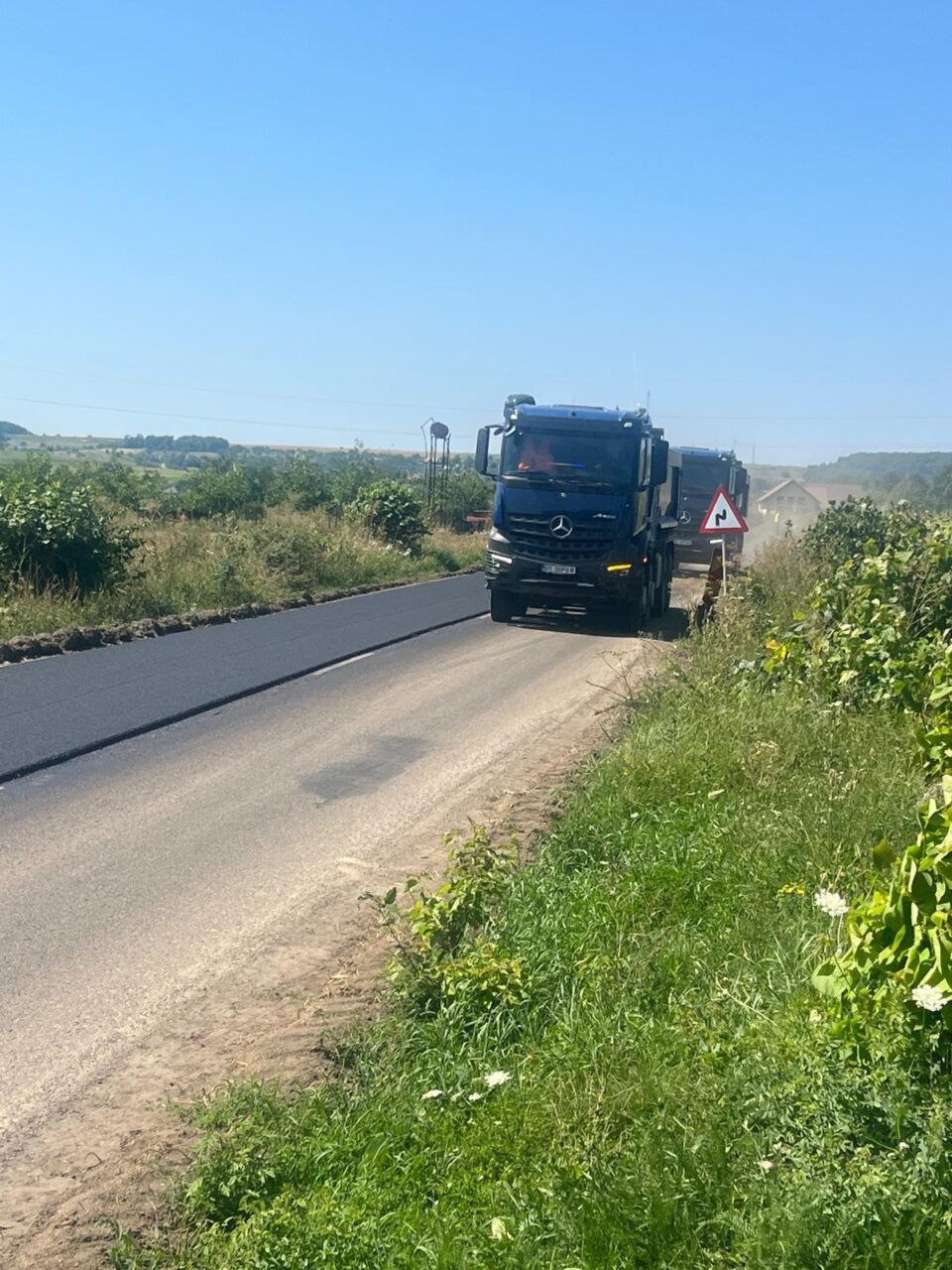 Șoldan anunță că, după o așteptare de nouă ani, drumul dintre Adâncata și Hănțești are din nou asfalt