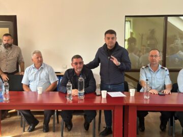 Gheorghe Șoldan: „Pe șantierul solidarității din Broșteni sunt zilnic primari, firme, ONG-uri, asociații religioase și sute de oameni care muncesc pentru refacerea caselor”