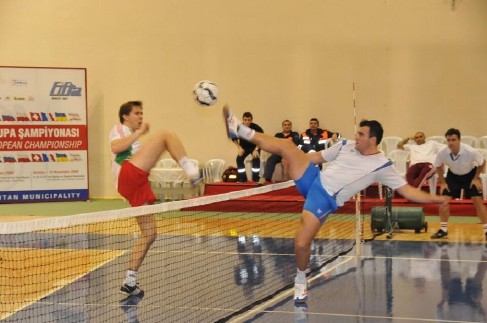 Cupa Sucevei la tenis cu piciorul se desfășoară sâmbătă și duminică
