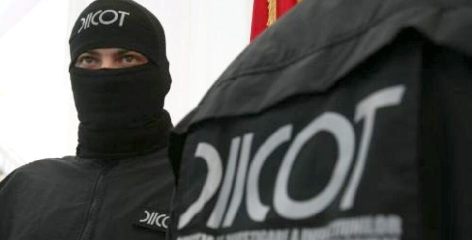 Un tânăr de 25 de ani, acuzat de procurorii de la DIICOT că transformase traficul de droguri în serviciul său zilnic