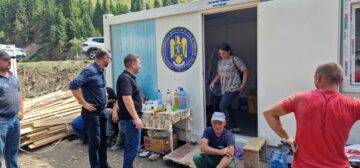 Gheorghe Șoldan: „Pe șantierul solidarității din Broșteni sunt zilnic primari, firme, ONG-uri, asociații religioase și sute de oameni care muncesc pentru refacerea caselor”