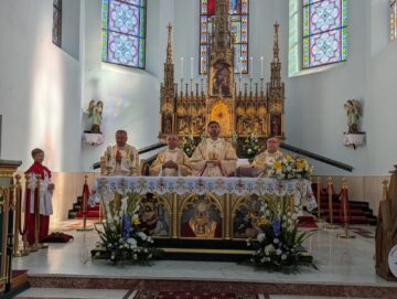 100 de preoţi din ţară şi din străinătate, 100 de voluntari și mii de pelerini, la Sanctuarul Maicii Domnului de la Cacica