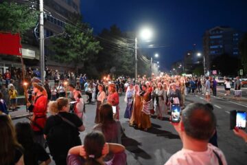 Cea mai mare paradă medievală din România a marcat debutul Festivalului de Artă Medievală „Ștefan cel Mare” Suceava