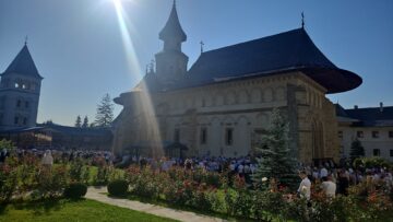 Mănăstirea Putna, în zi de hram – un loc de întâlnire a tradiției, a speranței, a iubirii față de aproape