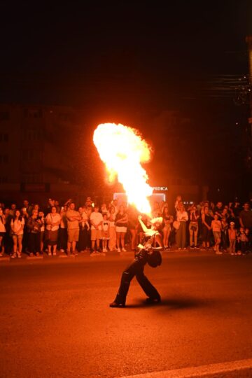 Cea mai mare paradă medievală din România a marcat debutul Festivalului de Artă Medievală „Ștefan cel Mare” Suceava