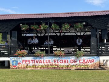 Satul Mihoveni a îmbrăcat haine de sărbătoare la Festivalul „Flori de câmp” organizat de Primăria Șcheia