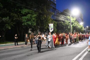 Cea mai mare paradă medievală din România a marcat debutul Festivalului de Artă Medievală „Ștefan cel Mare” Suceava