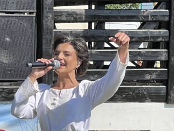 Satul Mihoveni a îmbrăcat haine de sărbătoare la Festivalul „Flori de câmp” organizat de Primăria Șcheia