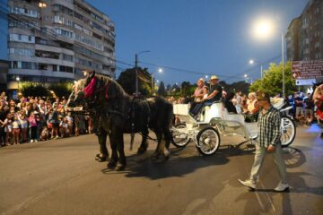 Cea mai mare paradă medievală din România a marcat debutul Festivalului de Artă Medievală „Ștefan cel Mare” Suceava