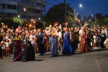 Cea mai mare paradă medievală din România a marcat debutul Festivalului de Artă Medievală „Ștefan cel Mare” Suceava