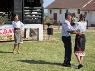 Satul Mihoveni a îmbrăcat haine de sărbătoare la Festivalul „Flori de câmp” organizat de Primăria Șcheia