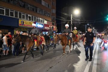 Cea mai mare paradă medievală din România a marcat debutul Festivalului de Artă Medievală „Ștefan cel Mare” Suceava
