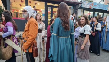 Cea mai mare paradă medievală din România a marcat debutul Festivalului de Artă Medievală „Ștefan cel Mare” Suceava