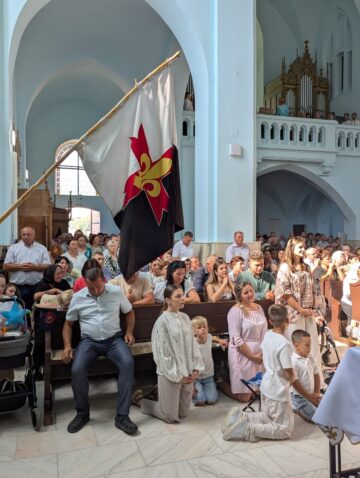 100 de preoţi din ţară şi din străinătate, 100 de voluntari și mii de pelerini, la Sanctuarul Maicii Domnului de la Cacica