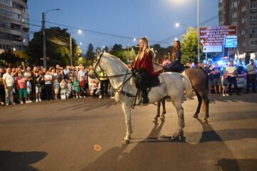Cea mai mare paradă medievală din România a marcat debutul Festivalului de Artă Medievală „Ștefan cel Mare” Suceava
