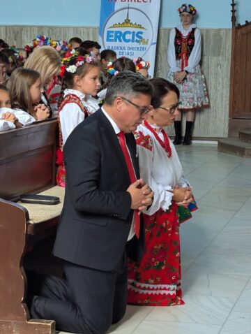 100 de preoţi din ţară şi din străinătate, 100 de voluntari și mii de pelerini, la Sanctuarul Maicii Domnului de la Cacica