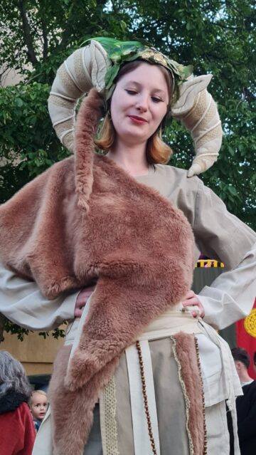 Cea mai mare paradă medievală din România a marcat debutul Festivalului de Artă Medievală „Ștefan cel Mare” Suceava