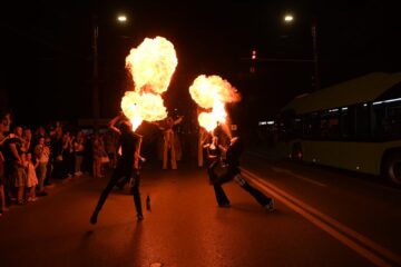 Cea mai mare paradă medievală din România a marcat debutul Festivalului de Artă Medievală „Ștefan cel Mare” Suceava