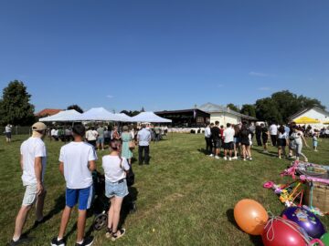 Satul Mihoveni a îmbrăcat haine de sărbătoare la Festivalul „Flori de câmp” organizat de Primăria Șcheia