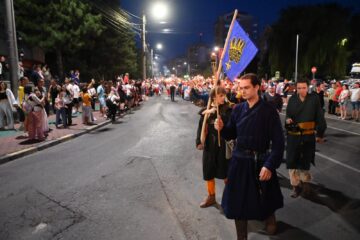Cea mai mare paradă medievală din România a marcat debutul Festivalului de Artă Medievală „Ștefan cel Mare” Suceava