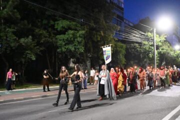 Cea mai mare paradă medievală din România a marcat debutul Festivalului de Artă Medievală „Ștefan cel Mare” Suceava