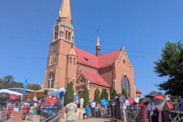 100 de preoţi din ţară şi din străinătate, 100 de voluntari și mii de pelerini, la Sanctuarul Maicii Domnului de la Cacica