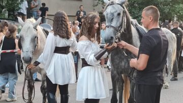 Cea mai mare paradă medievală din România a marcat debutul Festivalului de Artă Medievală „Ștefan cel Mare” Suceava