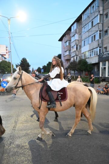 Cea mai mare paradă medievală din România a marcat debutul Festivalului de Artă Medievală „Ștefan cel Mare” Suceava