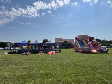 Satul Mihoveni a îmbrăcat haine de sărbătoare la Festivalul „Flori de câmp” organizat de Primăria Șcheia