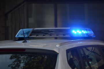 Nu avea permis de conducere, dar a furat cheile mașinii tatălui vitreg și a plecat la plimbare