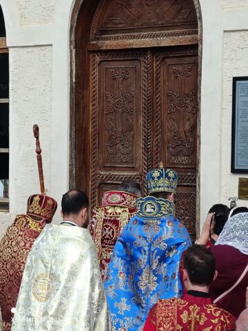 Tradiția Hramului Adormirii Maicii Domnului a adunat credincioșii armeni în jurul Mănăstirii Hagigadar