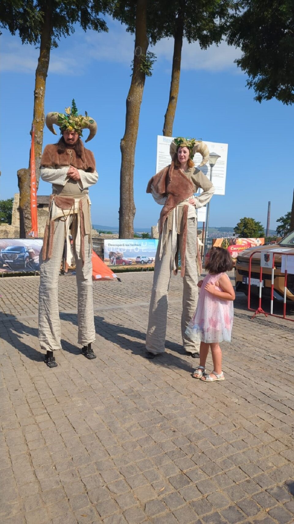 Muzica, dansul, teatrul și ateliere medievale au adunat și duminică, în Cetatea de Scaun a Sucevei, mii de turiști, în ultima zi de festival medieval