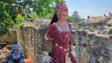 Muzica, dansul, teatrul și ateliere medievale au adunat și duminică, în Cetatea de Scaun a Sucevei, mii de turiști, în ultima zi de festival medieval