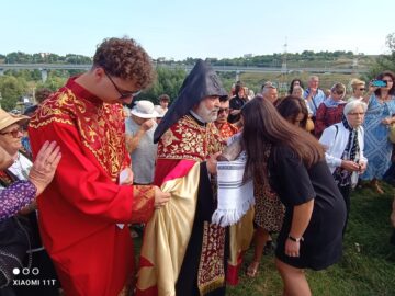 Tradiția Hramului Adormirii Maicii Domnului a adunat credincioșii armeni în jurul Mănăstirii Hagigadar