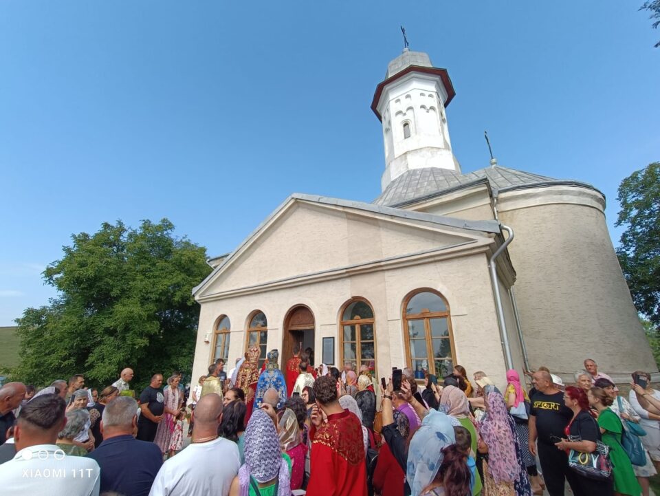 Tradiția Hramului Adormirii Maicii Domnului a adunat credincioșii armeni în jurul Mănăstirii Hagigadar