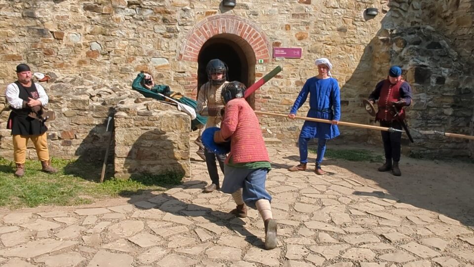Muzica, dansul, teatrul și ateliere medievale au adunat și duminică, în Cetatea de Scaun a Sucevei, mii de turiști, în ultima zi de festival medieval