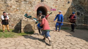 Muzica, dansul, teatrul și ateliere medievale au adunat și duminică, în Cetatea de Scaun a Sucevei, mii de turiști, în ultima zi de festival medieval