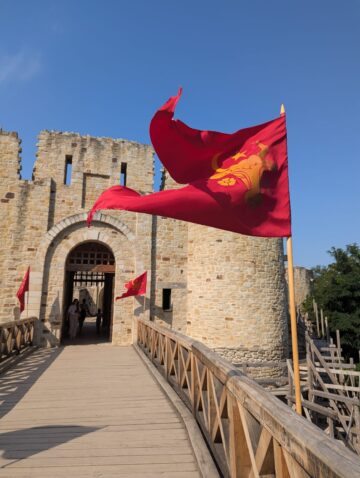 Muzica, dansul, teatrul și ateliere medievale au adunat și duminică, în Cetatea de Scaun a Sucevei, mii de turiști, în ultima zi de festival medieval