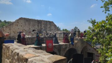 Muzica, dansul, teatrul și ateliere medievale au adunat și duminică, în Cetatea de Scaun a Sucevei, mii de turiști, în ultima zi de festival medieval