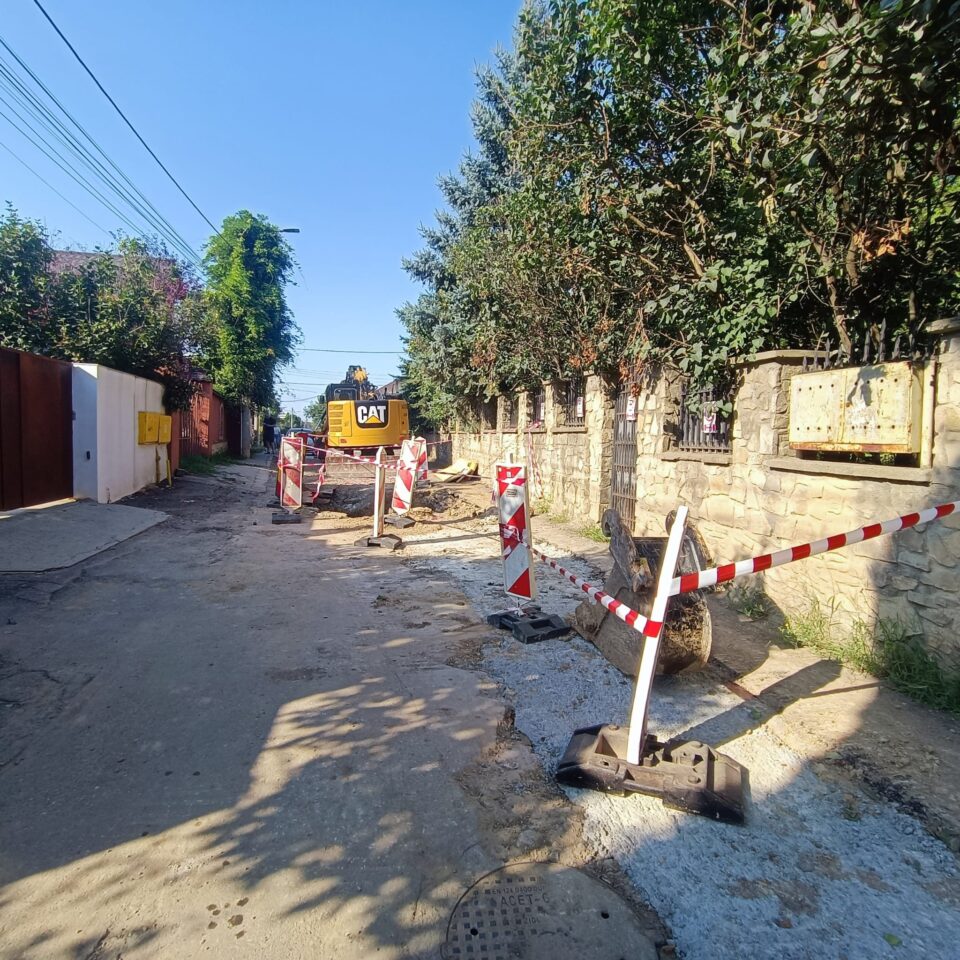 Lucrările la rețelele de apă de pe 6 Noiembrie continuă până la jumătatea lunii septembrie