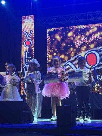 Elevi suceveni, premiați la Festivalul Internațional de muzică ușoară „Volare” de la Piatra-Neamț