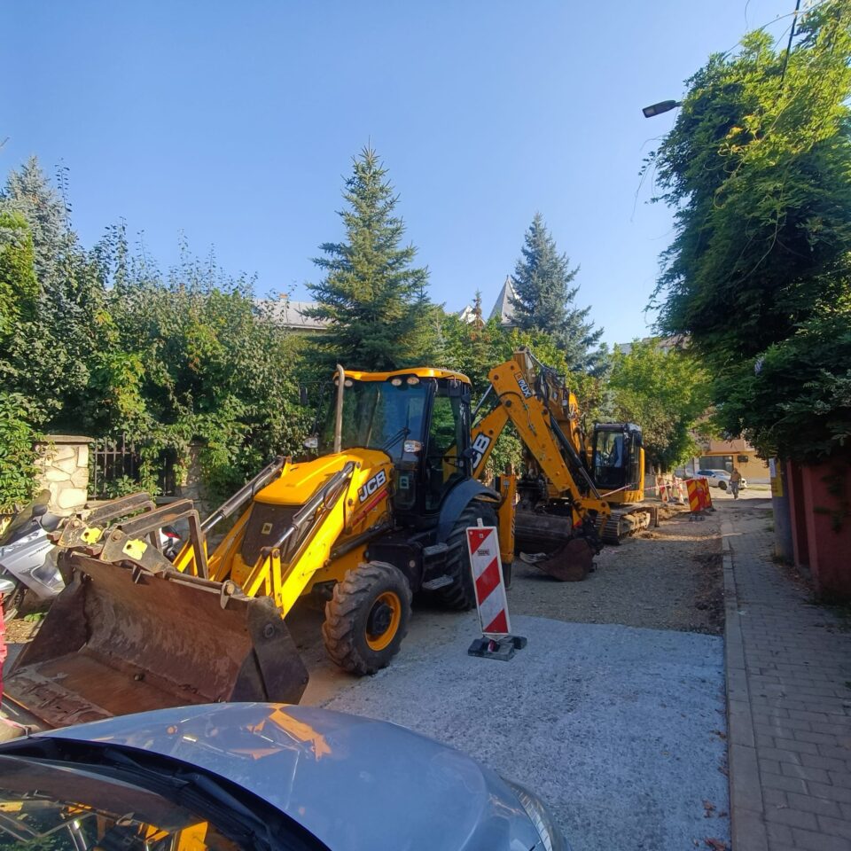 Lucrările la rețelele de apă de pe 6 Noiembrie continuă până la jumătatea lunii septembrie