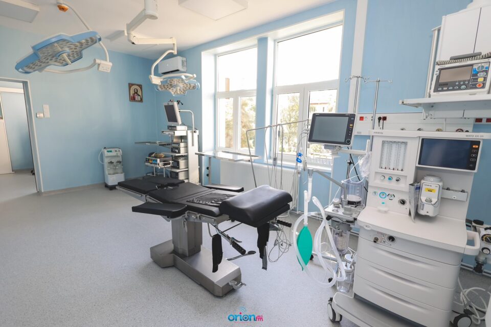 Spitalul din Vatra Dornei își extinde gama serviciilor medicale cu operații de protezare de șold și operații laparoscopice