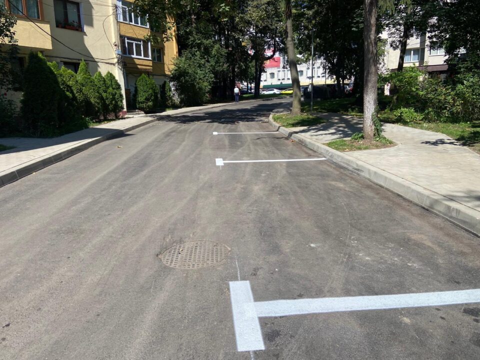 Lucrările de pe strada Ștefan Dracinschi, finalizate, inclusiv prin amenajarea a 40 de locuri de parcare
