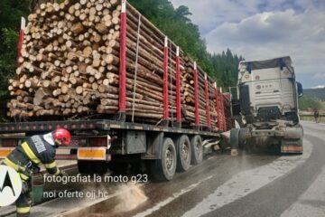 Trafic blocat la Iacobeni, după ce remorca unui autotren s-a decuplat de la capul tractor