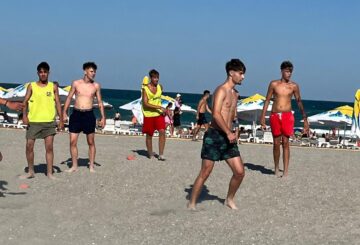 Tabără la mare, în stațiunea Costinești, pentru 15 elevi talentați din familii defavorizate