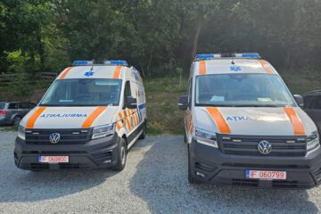 Serviciul de Ambulanța Județean Suceava a primit încă două noi autosanitare