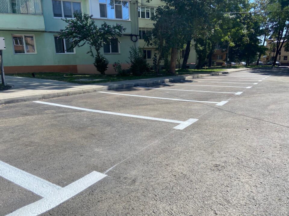 Lucrările de pe strada Ștefan Dracinschi, finalizate, inclusiv prin amenajarea a 40 de locuri de parcare