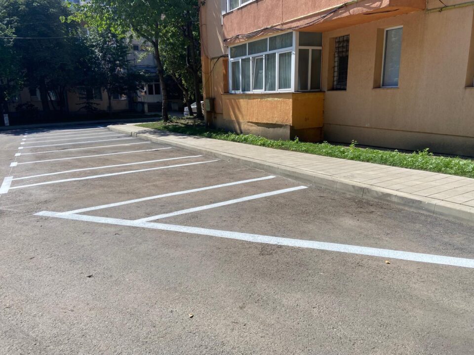 Lucrările de pe strada Ștefan Dracinschi, finalizate, inclusiv prin amenajarea a 40 de locuri de parcare